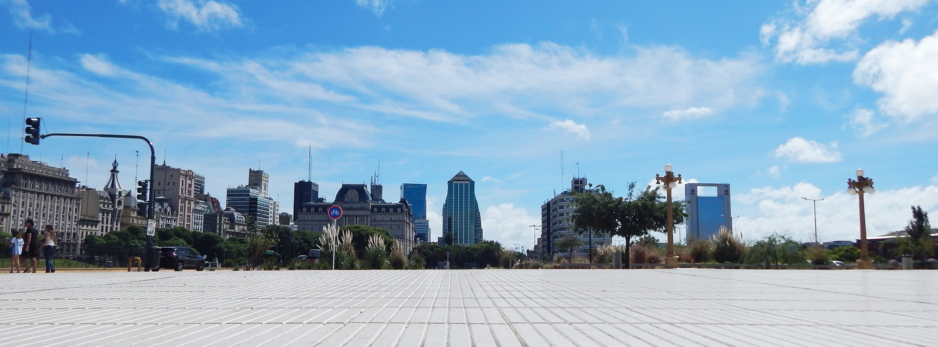 El Bajo | 24M | DemCom